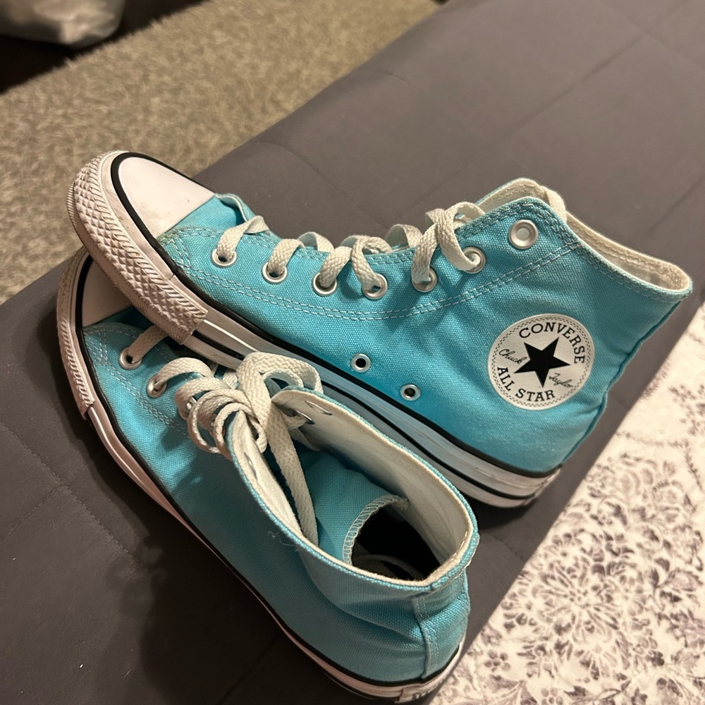 Converse Blue High-Top Sneakers Classic Canvas Design